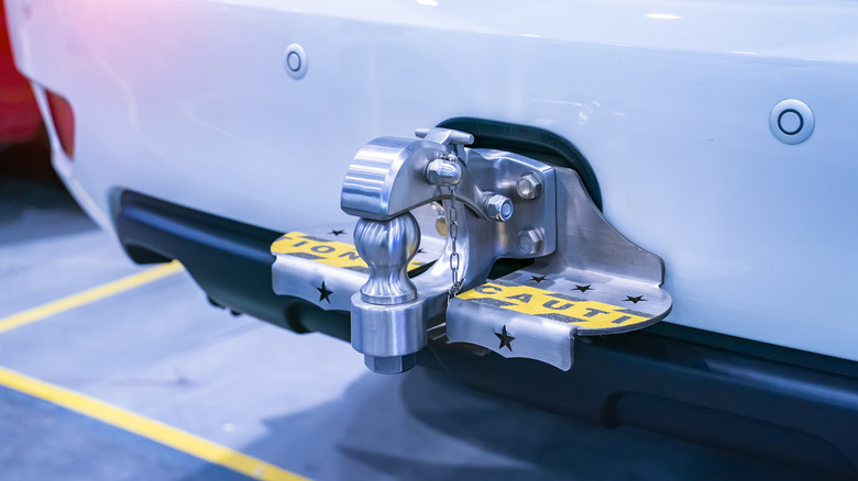 a tow hitch from trailer towing