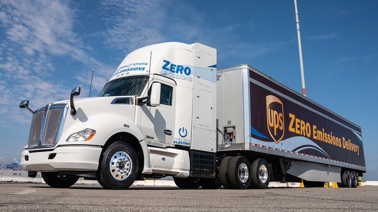 Hino FCEV Zero-Emissions modified semi-truck with UPS trailer, front-left three-quarter view