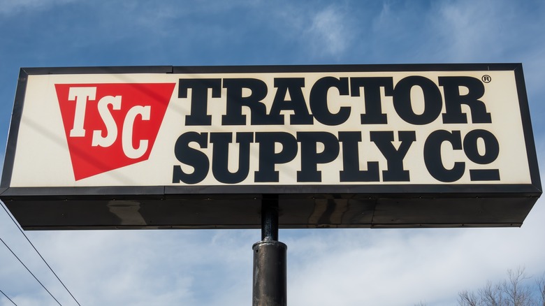 The sign for a Tractor Supply location.