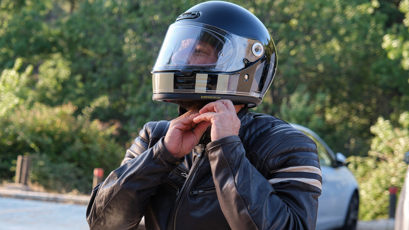 Does Windex Clean Motorcycle Helmet Visors?