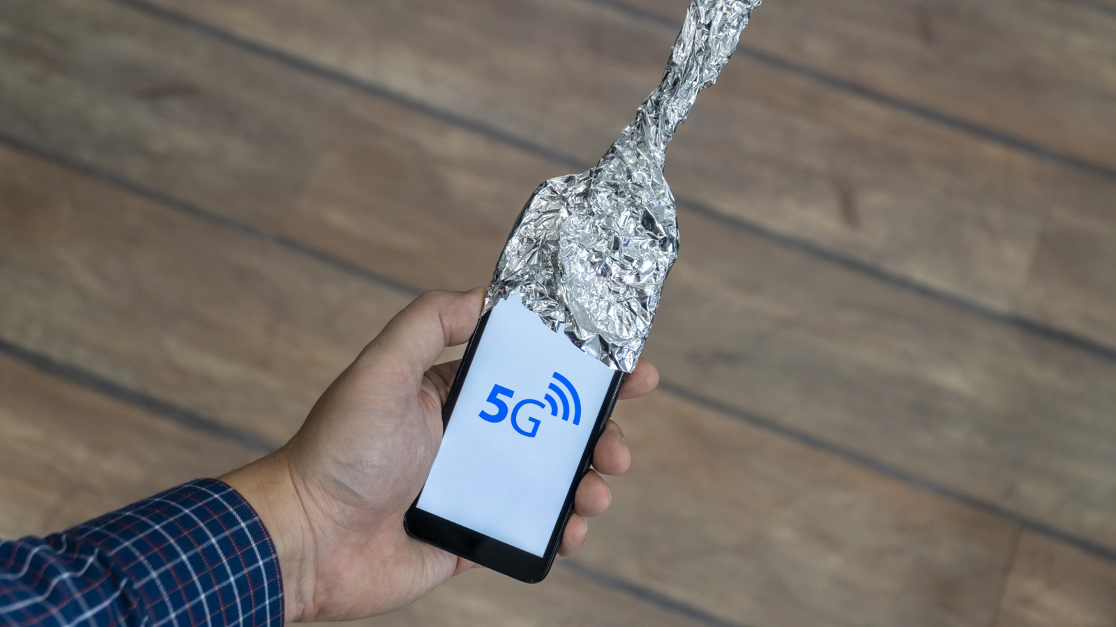 Does Wrapping Your Phone In Aluminum Foil Really Block Wireless Signals?