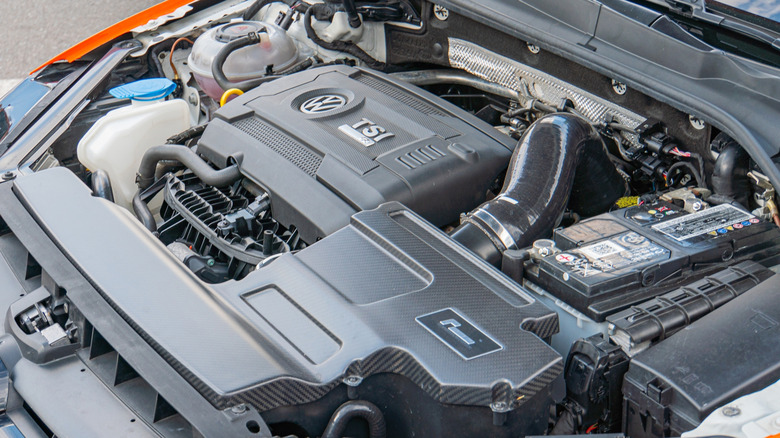 An air filter cover incorporated into an engine cover labelled "VM TSI".