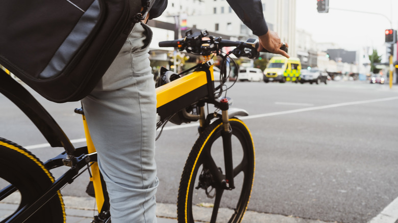 man on e-bike looking into traffic