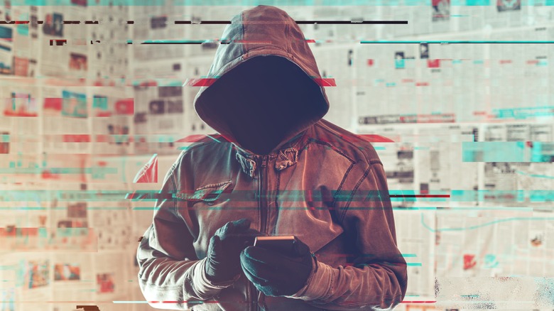pirate à l'aide d'un smartphone
