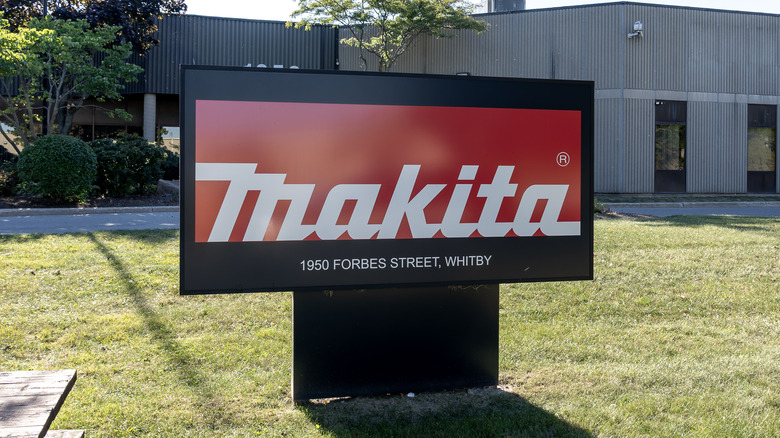 Makita logo sign