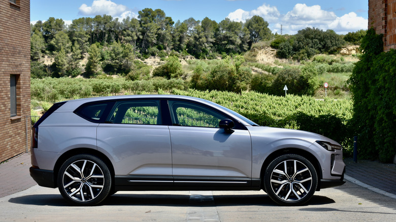 2027 Volvo EX60 profile view.