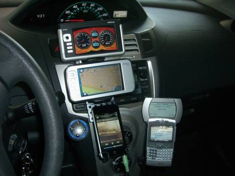 Dual-Nokia in-car setup