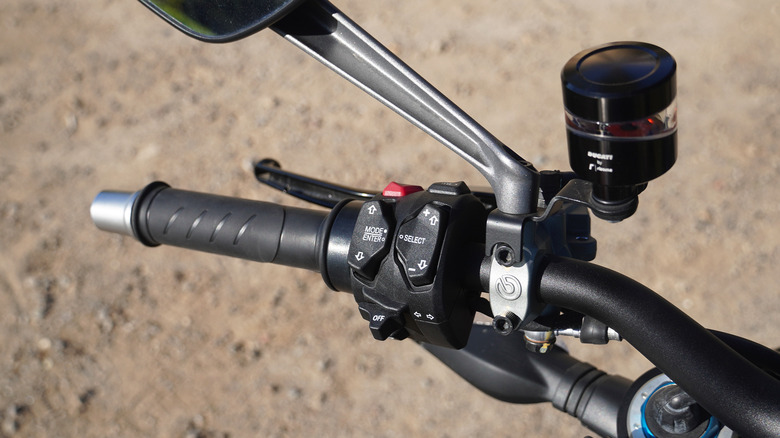Ducati Streetfighter V4 SP controls