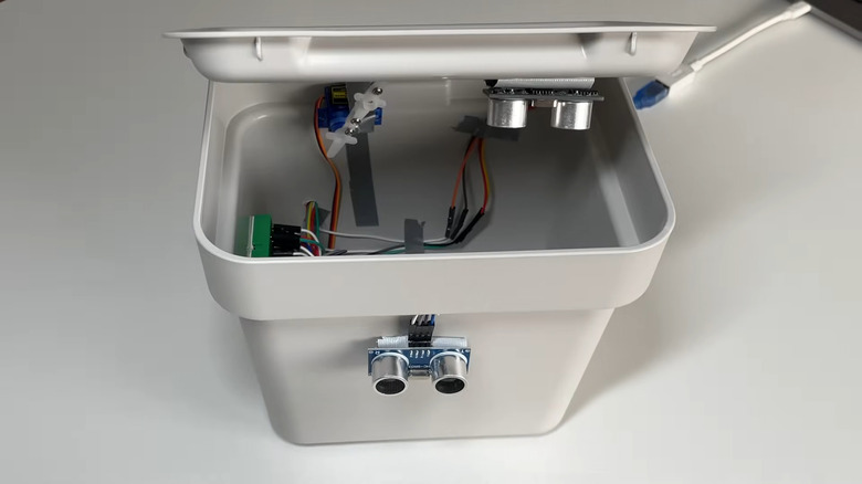Trash bin waste level detector