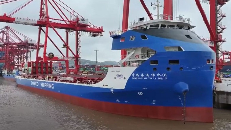 Side view of Cosco Shipping Greenwater 01 electric cargo ship
