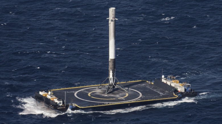 SpaceX droneship carrying reusable rocket