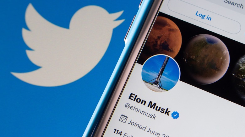Elon Musk Twitter smartphone