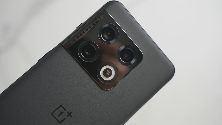 Rear profile of the OnePlus 10 Pro.