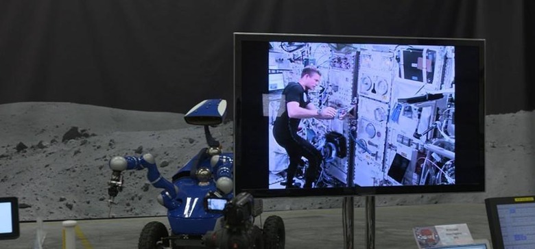 Andreas_controlling_rover