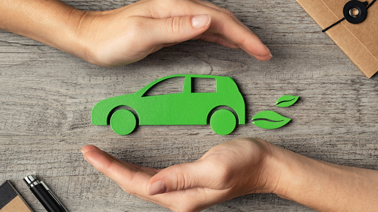 Representation of a green vehicle.