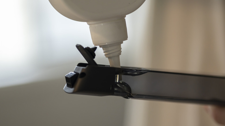 Filling eufy vacuum tank