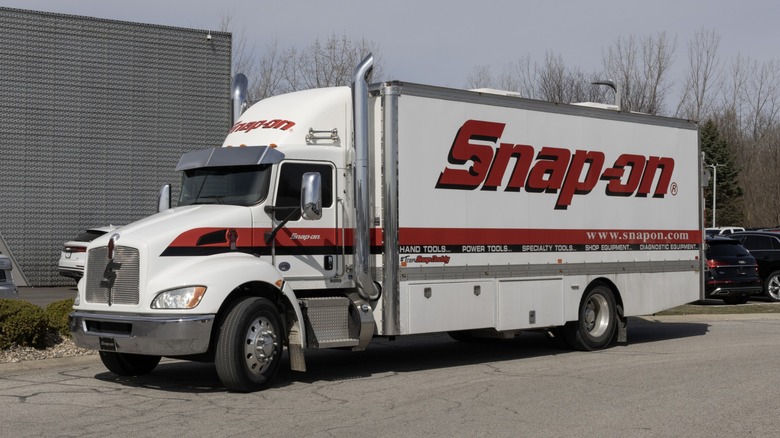 A white Snap-On tool truck