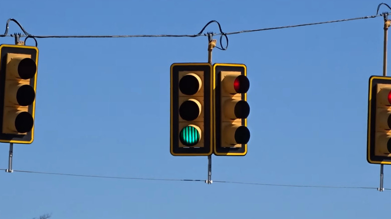 Louvres on a green signal at traffic lights
