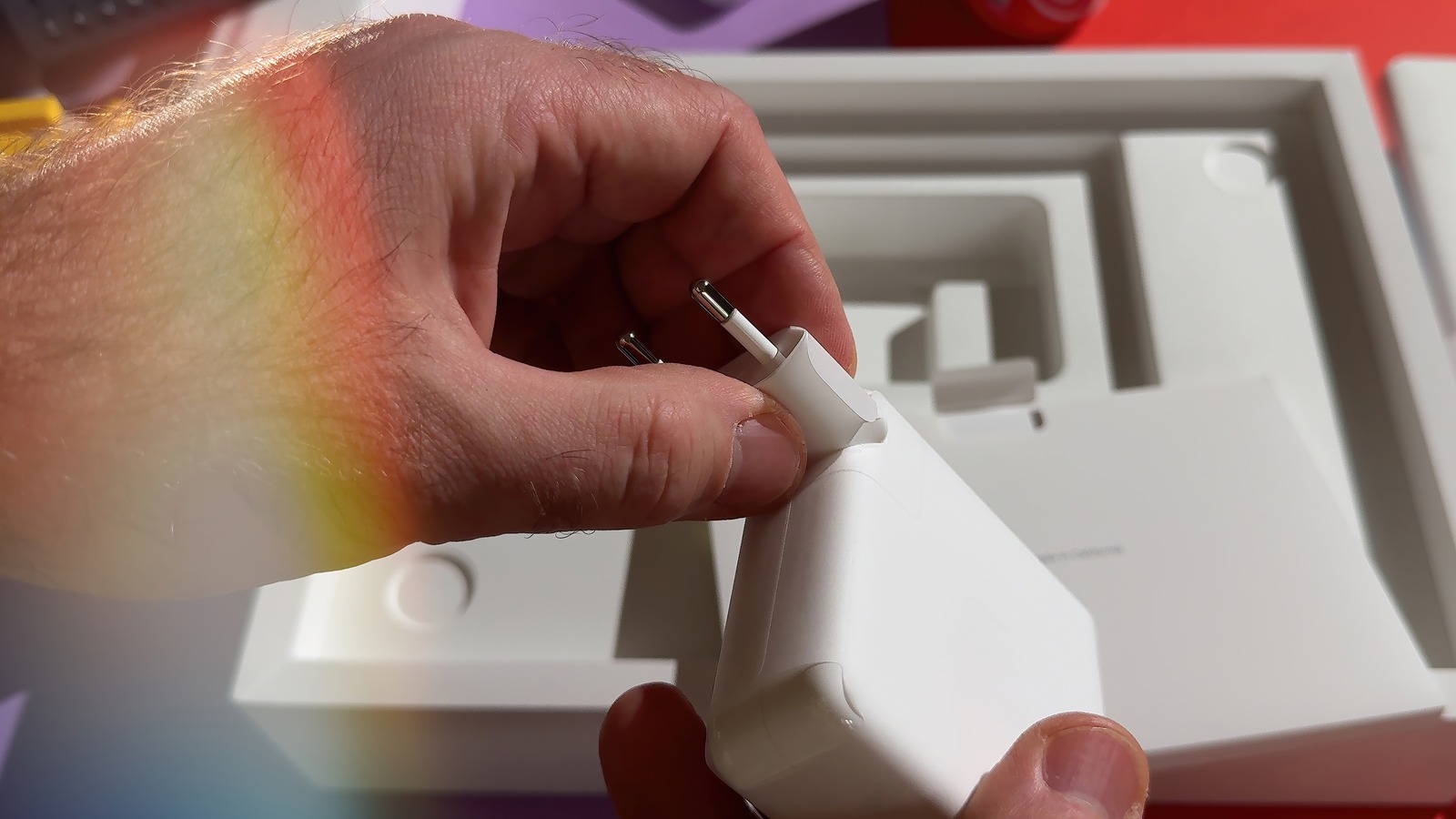 Every Apple Product That Comes With A Charger (And The Ones That Don't)