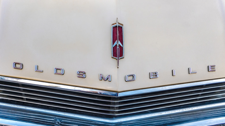 Oldsmobile logo on car