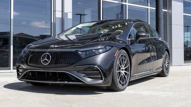 Mercedes EQS 450 EV in black