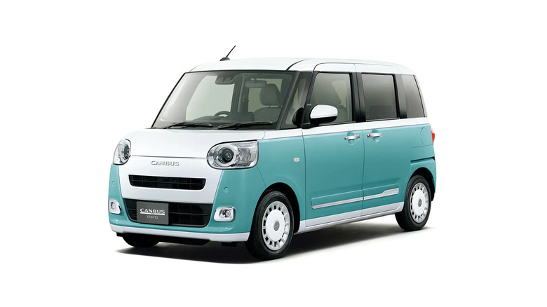 Daihatsu Move Canbus mini passenger vehicle front 3/4 view