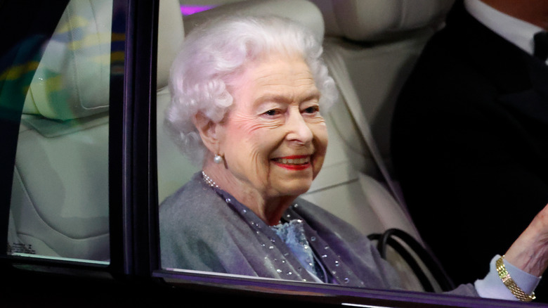 Elizabeth II in car