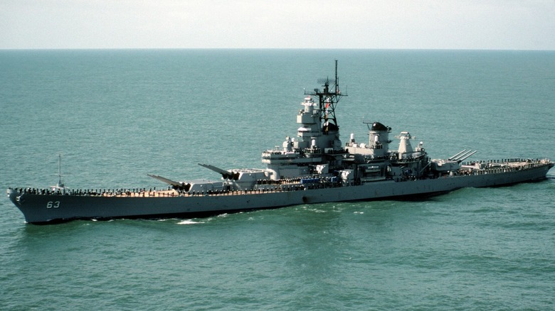 The USS Missouri underway at sea in 1986