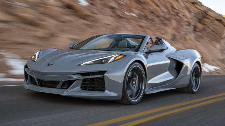 Gray C8 Corvette E-Ray driving in the mountains