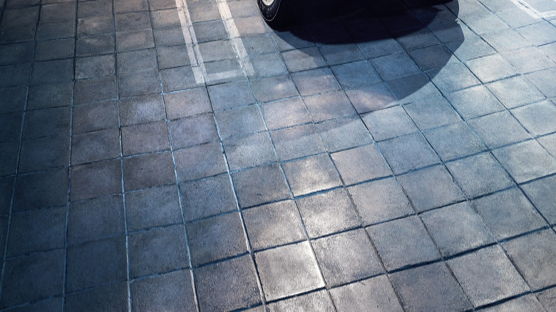 A dark red fourth generation Honda CR-V parked in front of a restaurant.