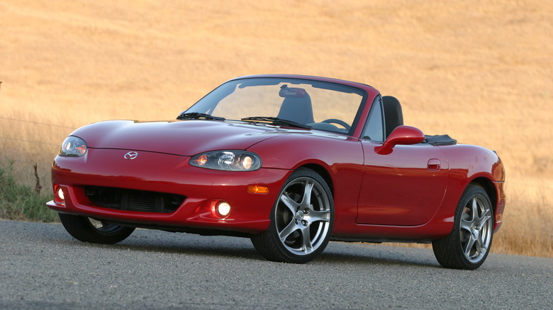 Front 3/4 view of Mazda Miata Mazdaspeed NB