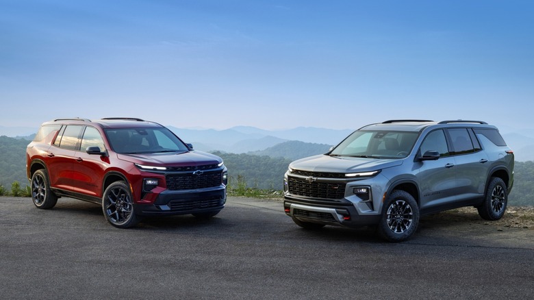 2026 Chevrolet Traverse RS (Left) and 2026 Chevrolet Traverse Z71 (Right) Shown