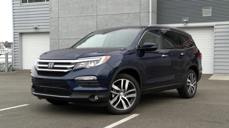 A picture of a parked 2016 Honda Pilot