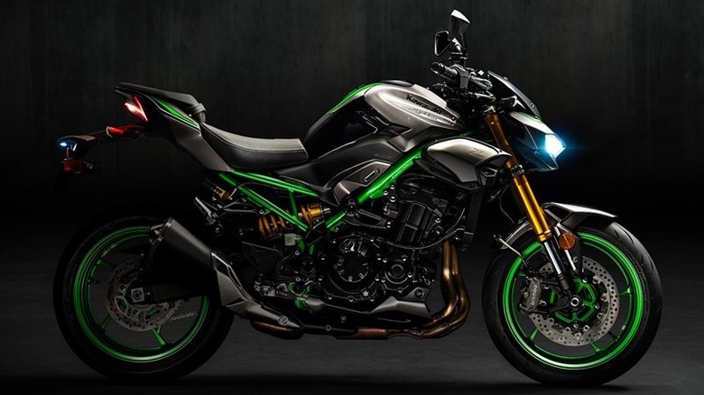 Kawasaki Z900 promotional image