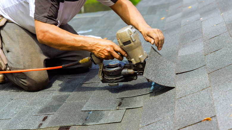 roofer using a pneumatic nailer