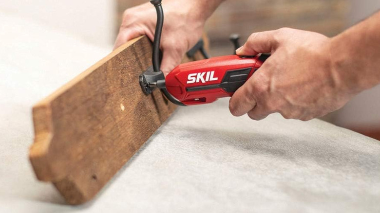 The Skil Pivot Grip power screwdriver used on a wooden board.
