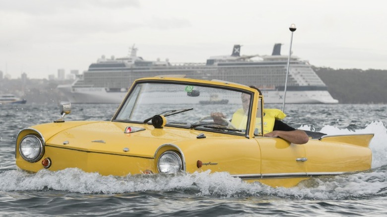 yellow Amphicar 770