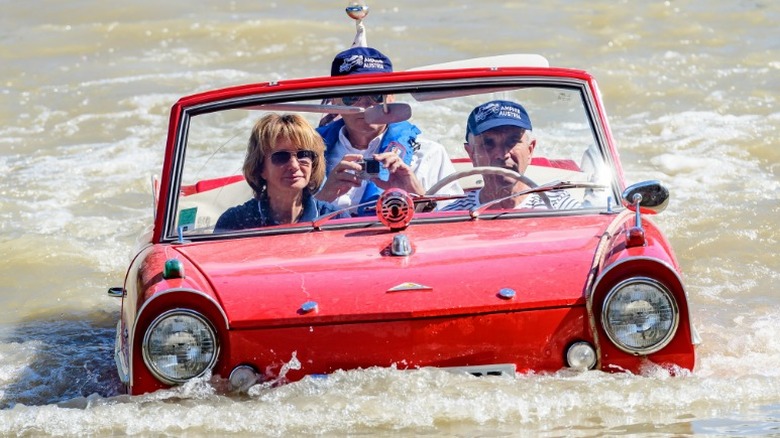 Red Amphicar 770