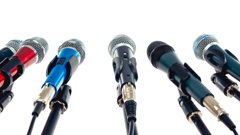 Six different microphones aimed in a semicircle.