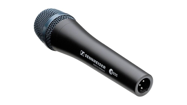 The Sennheiser e935 on a white background.