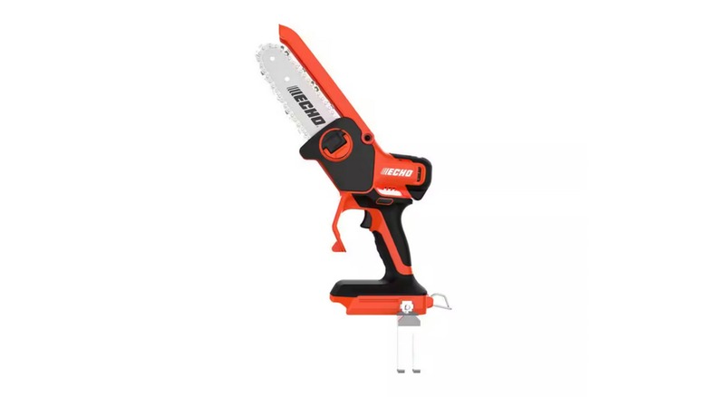 Echo's DHS-3006 Handheld Pruning Saw