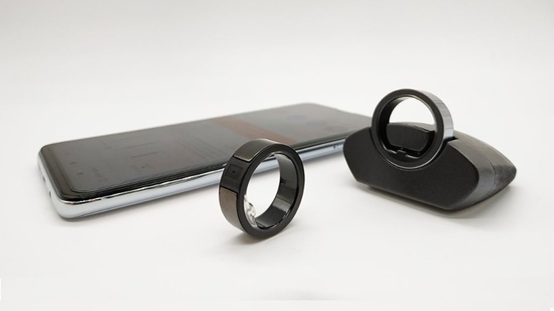 Circular smart rings and a smartphone