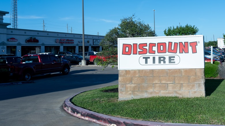 Discount Tires sign outside of strip mall