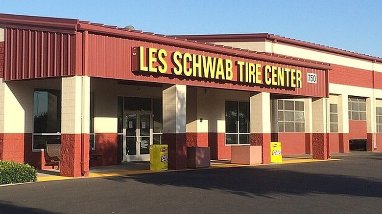 Photo of a les schwab tire center location