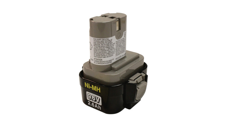 The Makita Pod Style 9.6V Ni‑MH 2.6Ah battery.