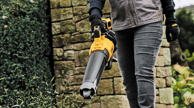 DeWalt DCBL722B blower in action