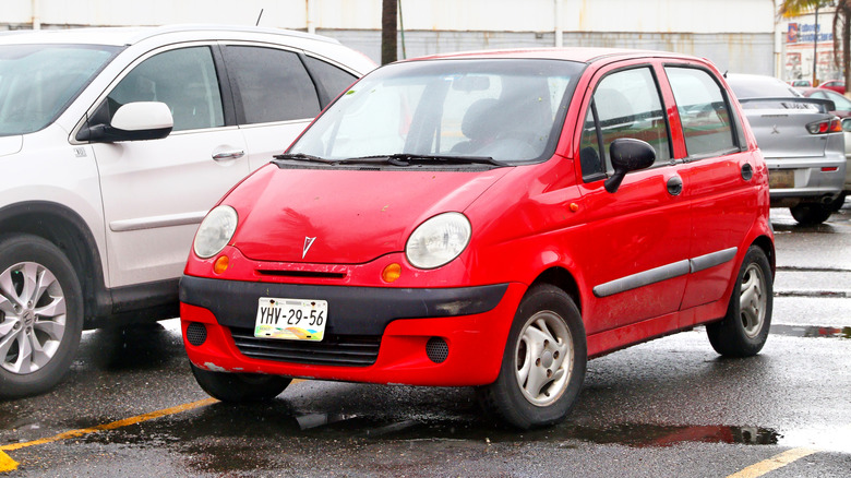 A Pontiac Matiz in red, front 3/4 view