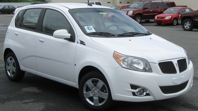 The Pontiac G3 in white, front 3/4 view