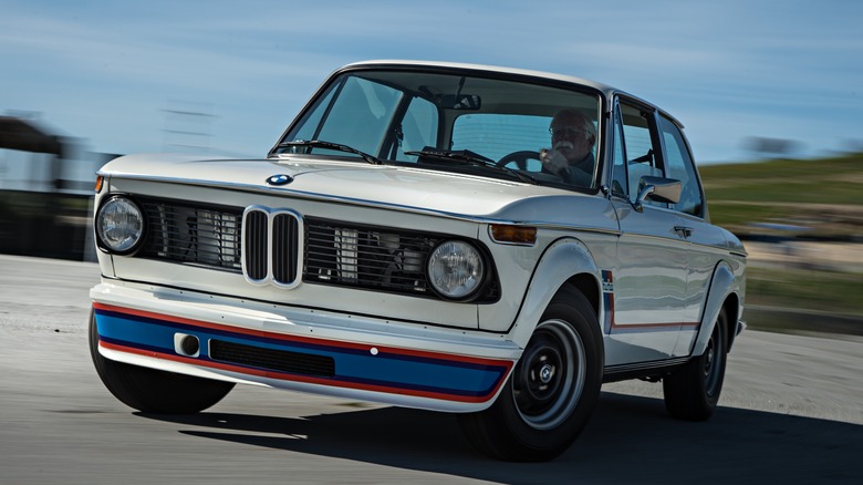 Front 3/4 view of BMW 2002 Turbo