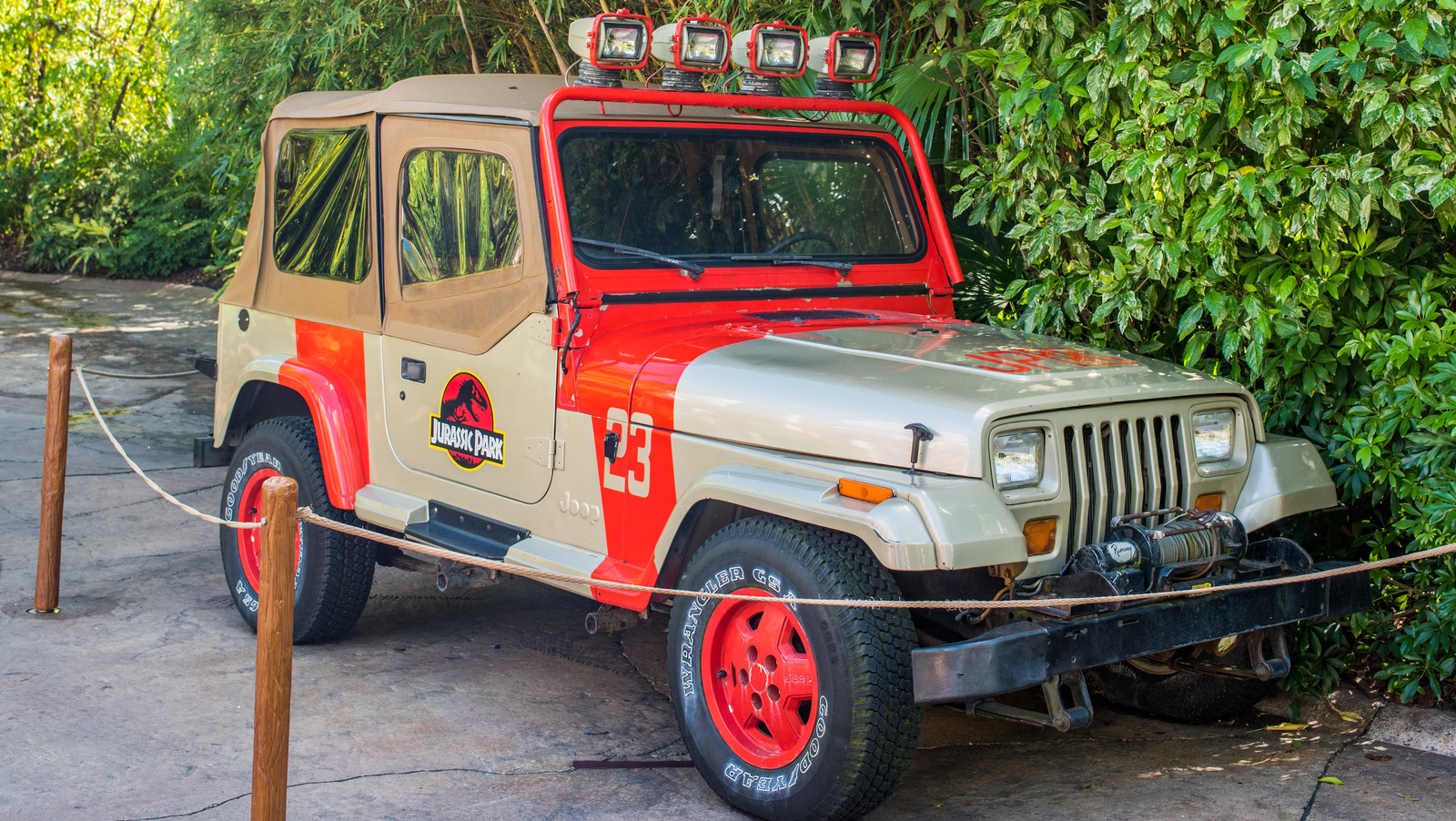 Everything Jeep Fans Should Know About The Wrangler YJ From Jurassic Park – SlashGear